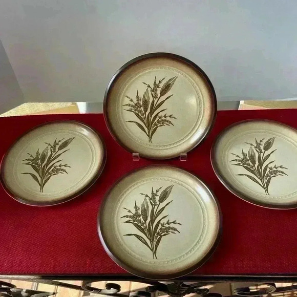 Arita Honey Wheat Salad Plates Set of 4 modern, Bo ho, in Excellent Condition - Picture 1 of 3